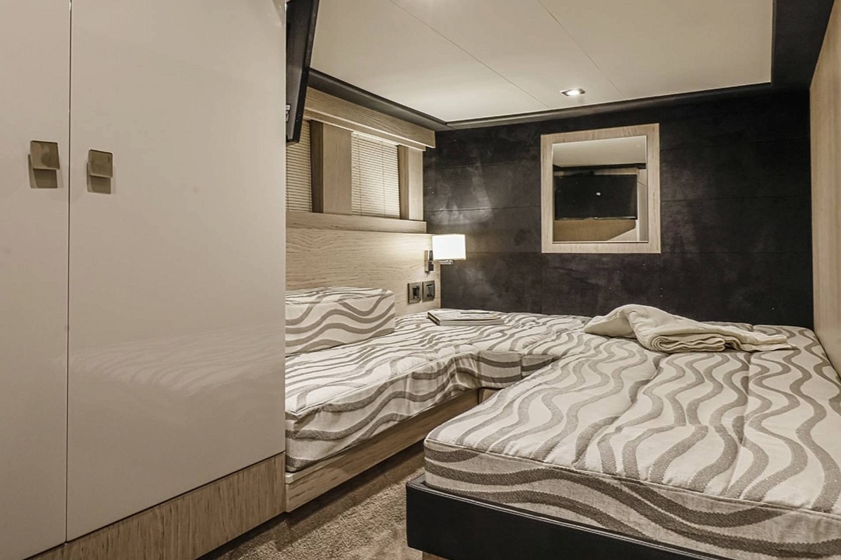 Аренда яхты Cranchi 43 Eco Trawler на Сардинии, Италия, Франция